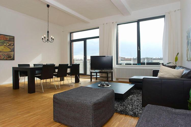 Spacious Studio Apartment Friedrichshain Берлин Номер фото